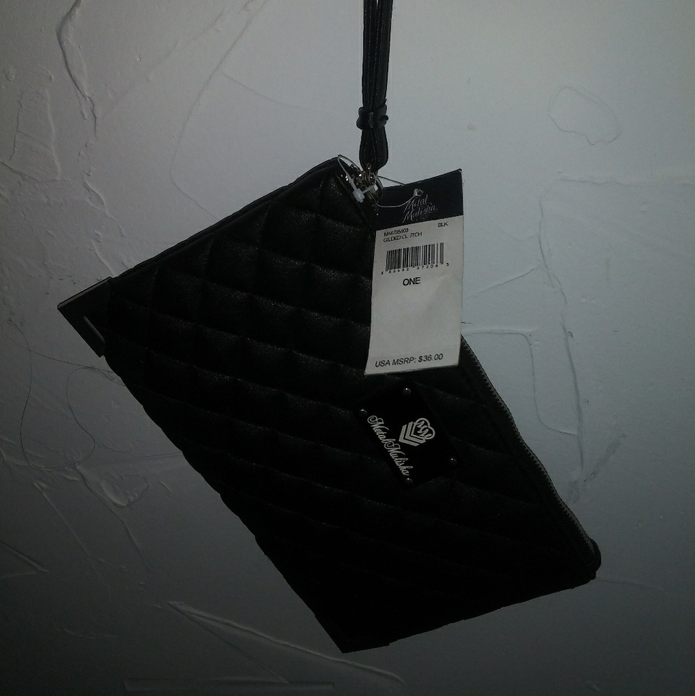 Wristlet/clutch
